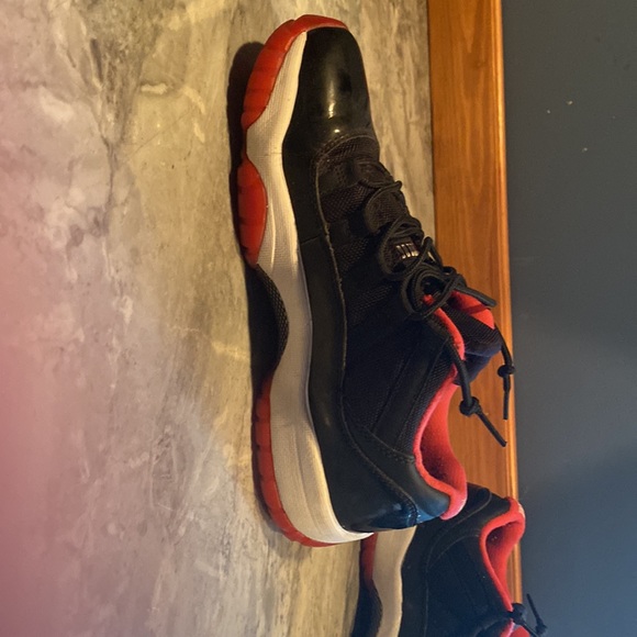 Air Jordan bred 11 lows - Picture 3 of 3